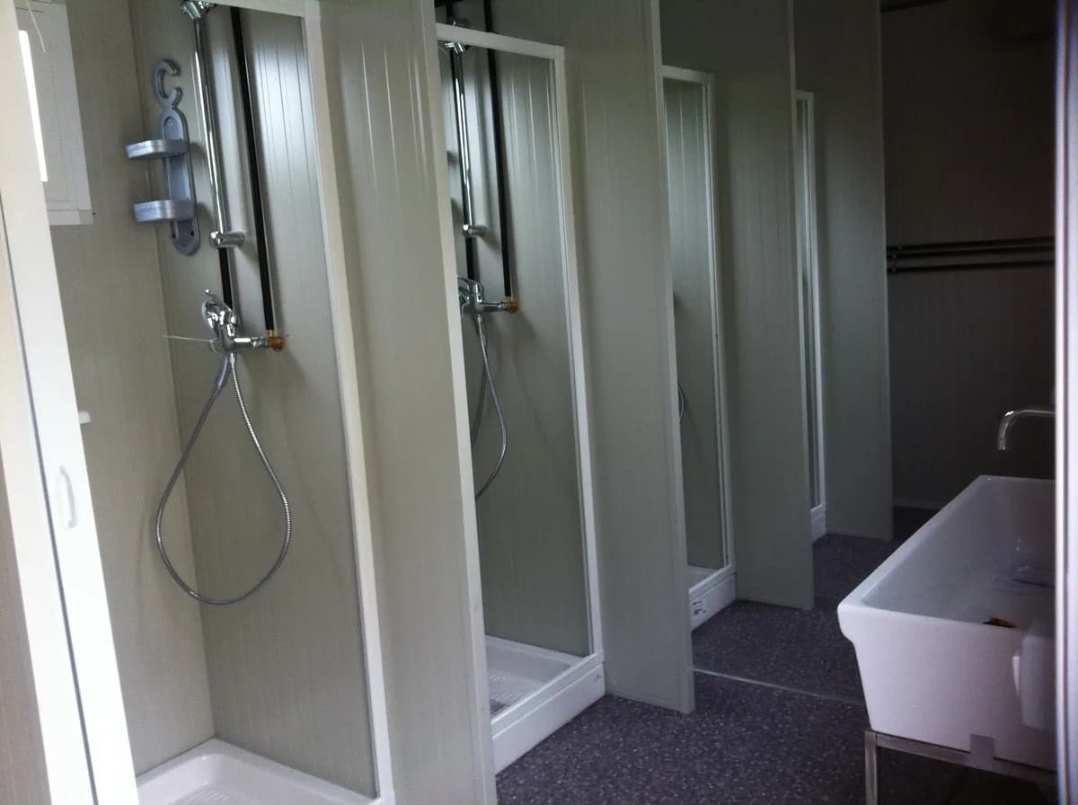 Sanitärcontainer 8