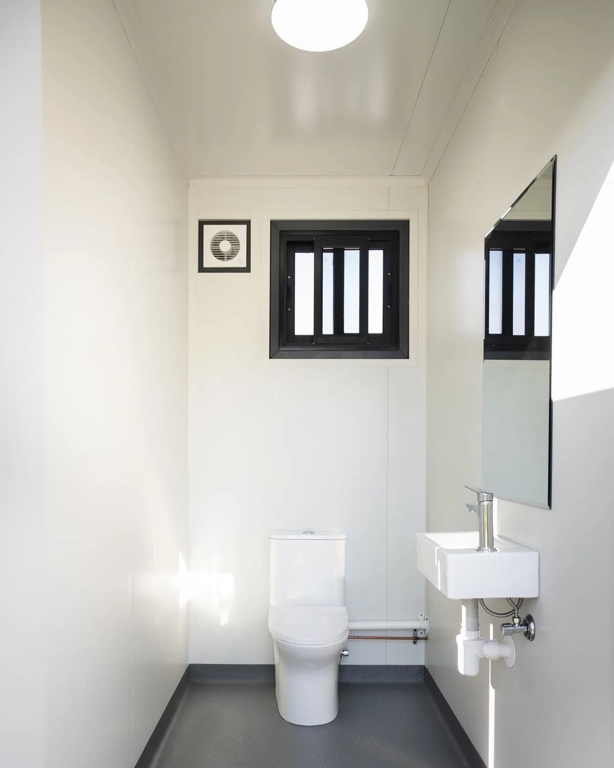 Sanitärcontainer 11