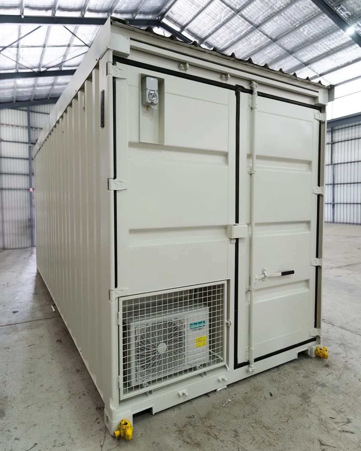 Lager / Technikcontainer 8