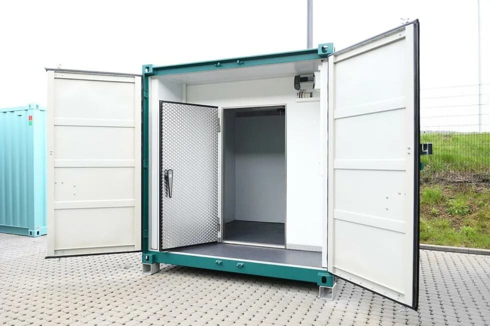Lager / Technikcontainer 12